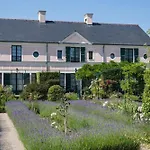 Hotel Marriott's Village D'ile-de-france 4*