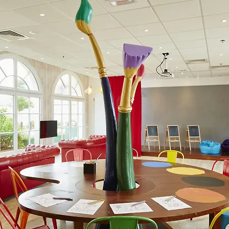 Hotel Marriott's Village D'ile-de-france 4*